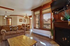 Living area - Beautiful Condo In The Heart of Copper - MC308 by RedAwning (Copper Mountain)