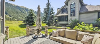 Private Dog Friendly Home Boasts Incredible Views - WD25 by RedAwning