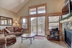 Condo, 2 Bedrooms | Living area