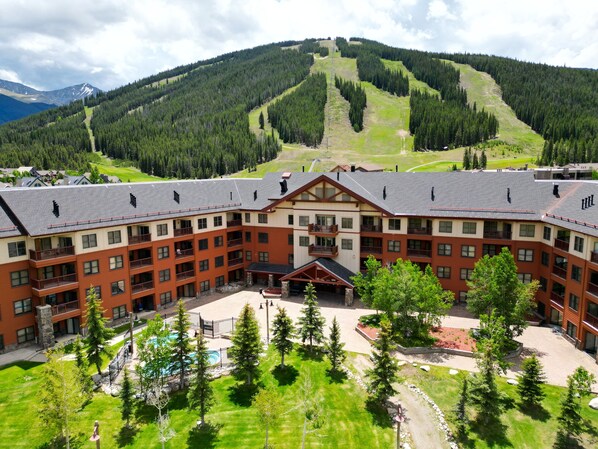 المنشأة من الخارج