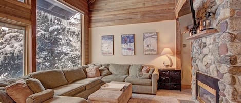 Condo, 3 Bedrooms | Interior