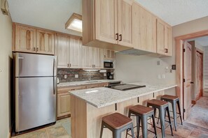 Condo, 3 Bedrooms | Private kitchen | Full-size fridge, microwave, oven, stovetop