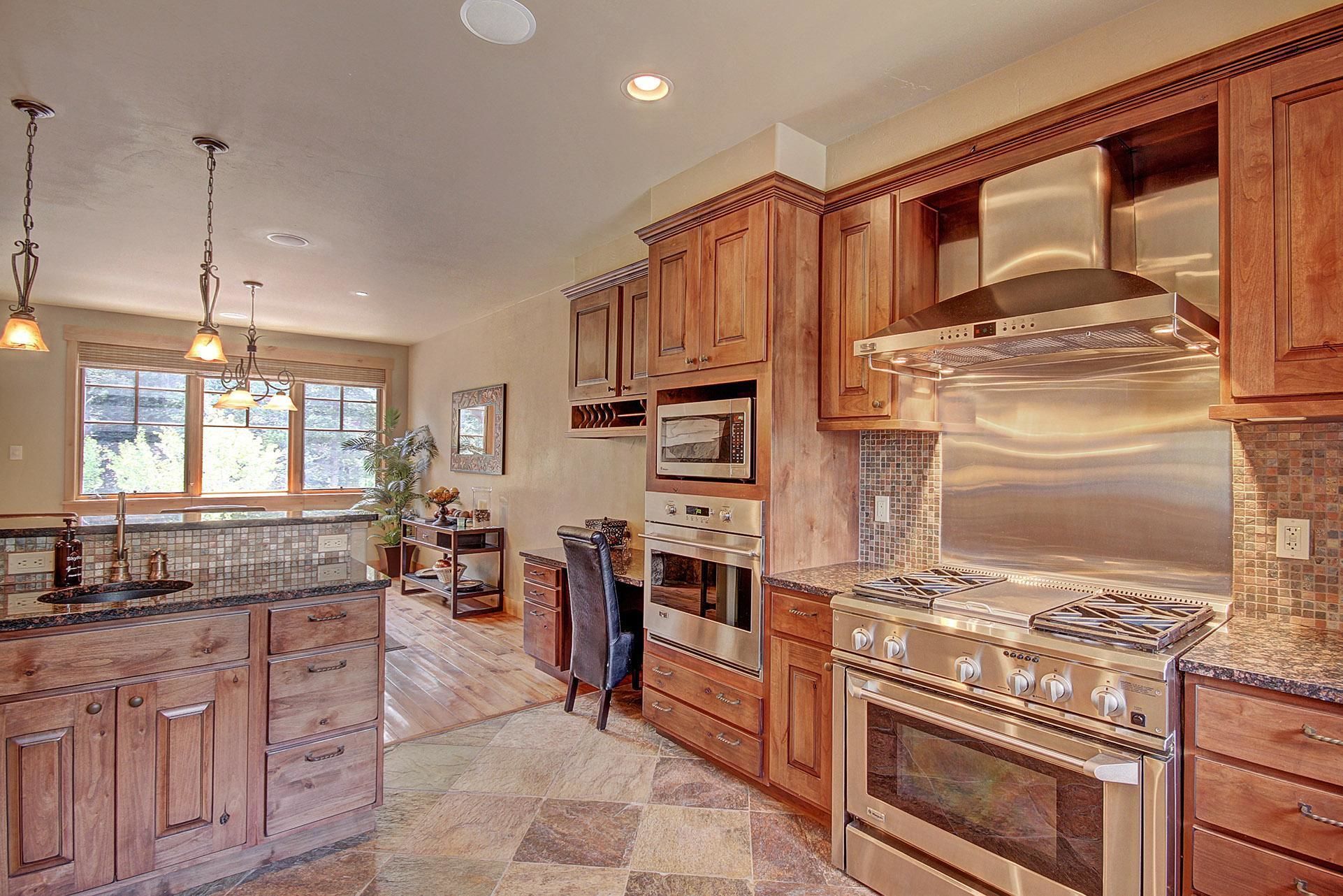 Townhome, 4 Bedrooms | Private kitchen | Full-sized fridge, microwave, oven, stovetop