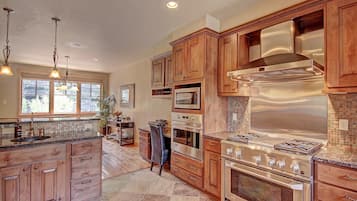 Townhome, 4 Bedrooms | Private kitchen | Full-sized fridge, microwave, oven, stovetop