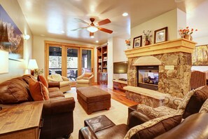 Townhome, 4 Bedrooms | Living area