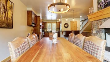 Casa de ciudad, 4 habitaciones | Restaurantes