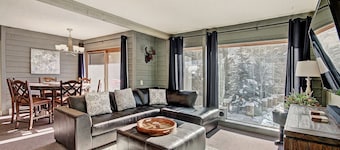 Beautiful Mountain Condo A Minute to Lift - AN210 by RedAwning