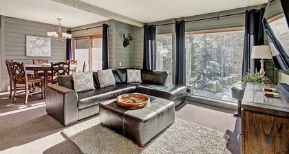 Beautiful Mountain Condo A Minute to Lift - AN210 by RedAwning