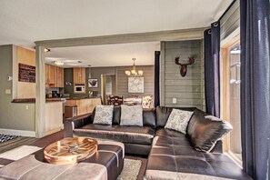 Condo, 3 Bedrooms | Interior