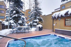 Condo, 3 habitaciones | Tina de hidromasaje al aire libre