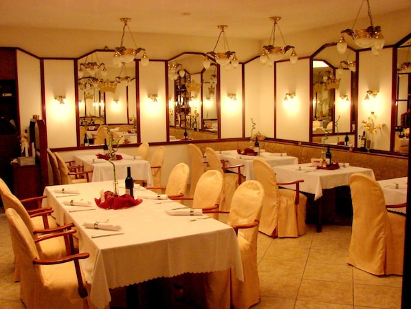 Petit déjeuner buffet servi tous les jours en supplément