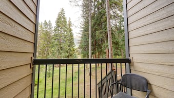 Room, 1 Bedroom | Property grounds