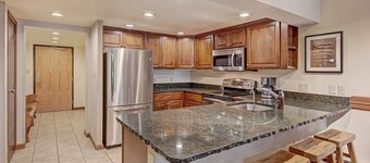 CM336 and CM337 Copper Mtn Inn by RedAwning