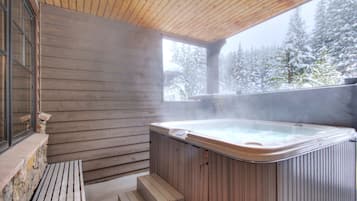 Casa de ciudad, 4 habitaciones | Tina de hidromasaje al aire libre