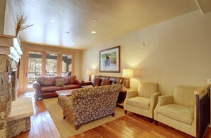 Stadtwohnung, 4 Schlafzimmer | Wohnbereich