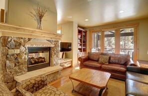 Townhome, 4 Bedrooms | Living area | Flat-screen TV, stereo