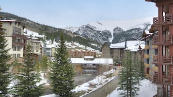 Condo, 2 Bedrooms | Property grounds