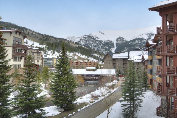 Condo, 2 Bedrooms | Property grounds