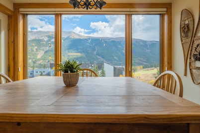 Comfortable Cozy Condo - Short Walk to American Eagle Lift - SH402 by RedAwning