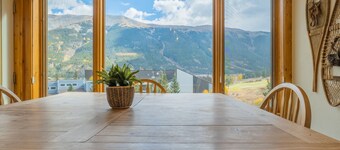 Comfortable Cozy Condo - Short Walk to American Eagle Lift - SH402 by RedAwning