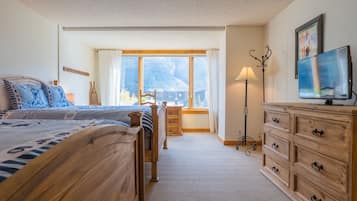 Condo, 2 habitaciones | 2 habitaciones, escritorio y espacio para trabajar con laptop