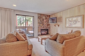 Condo, 1 Bedroom | Living area