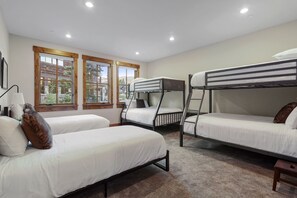 House, 5 Bedrooms | 5 bedrooms, laptop workspace, iron/ironing board, free WiFi - Incredible Executive Private Pet Friendly Home - LR902 by RedAwning (Copper Mountain)