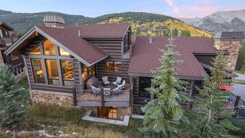 House, 5 Bedrooms | Exterior