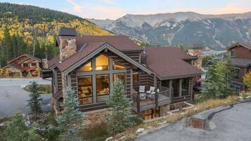 House, 5 Bedrooms | Exterior