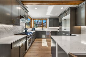 Casa, 4 habitaciones | Cocina privada | Frigorífico, horno, cafetera o tetera y tostadora