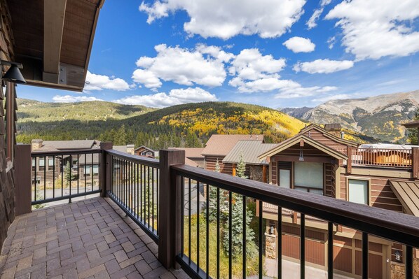 House, 4 Bedrooms | Property grounds