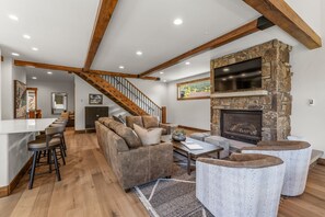 House, 4 Bedrooms | Living area
