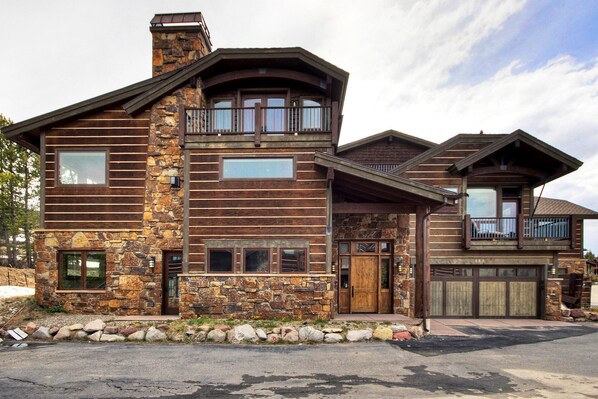 House, 4 Bedrooms | Exterior