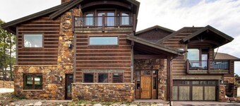 Beautiful Executive Ski-In Ski-Out Rooftop Hot tub - LR962 by RedAwning