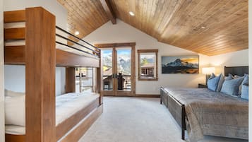 4 habitaciones y espacio para trabajar con laptop