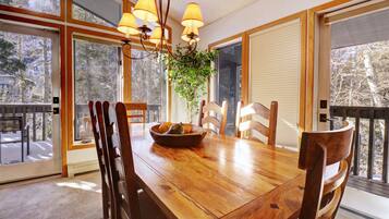 Condo, 2 Bedrooms | Dining