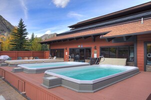 Bañera de hidromasaje exterior