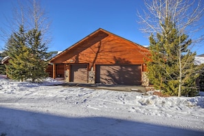 Exterior - 127 Lookout Ridge 2 Bedroom Townhouse by RedAwning (Dillon)