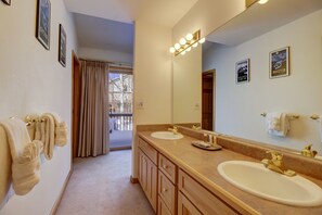 منزل - ٣ غرف نوم | حمام | مناشف، شامبو