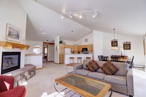 House, 3 Bedrooms | Living area | Flat-screen TV