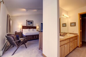 منزل - ٣ غرف نوم | 3 عدّة غرف نوم ومكتب وواي فاي مجانًا وملاءات أسرّة