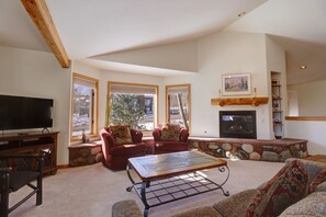 Maison, 3 chambres | Aire de séjour | Téléviseur à écran plat