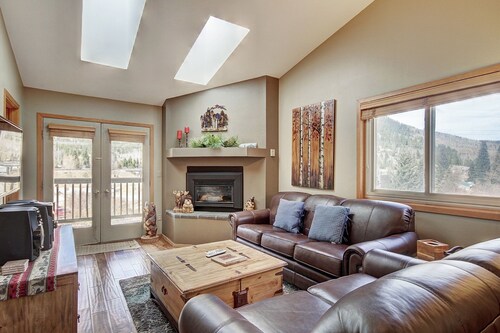 315 Woodbridge 2 Bedroom Condo by RedAwning