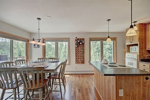 House, 2 Bedrooms | Private kitchen | Full-size fridge, microwave, oven, stovetop