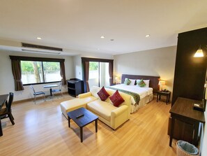 Studio Double Suite | 迷你吧、客房内保险箱、办公桌、遮光窗帘