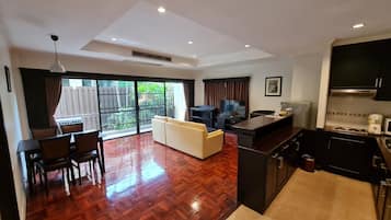 Master Suite | Ruang keluarga | TV layar datar