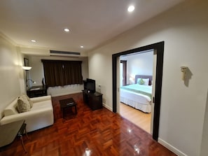 Superior Suite | Living area | Flat-screen TV