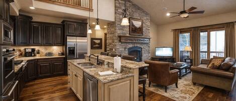 Maison, 4 chambres | Cuisine privée | Grand réfrigérateur, micro-ondes, four, plaque de cuisson