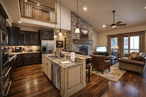 House, 4 Bedrooms | Private kitchen