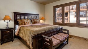 Huis, 4 slaapkamers | 4 slaapkamers, een bureau, een laptopwerkplek